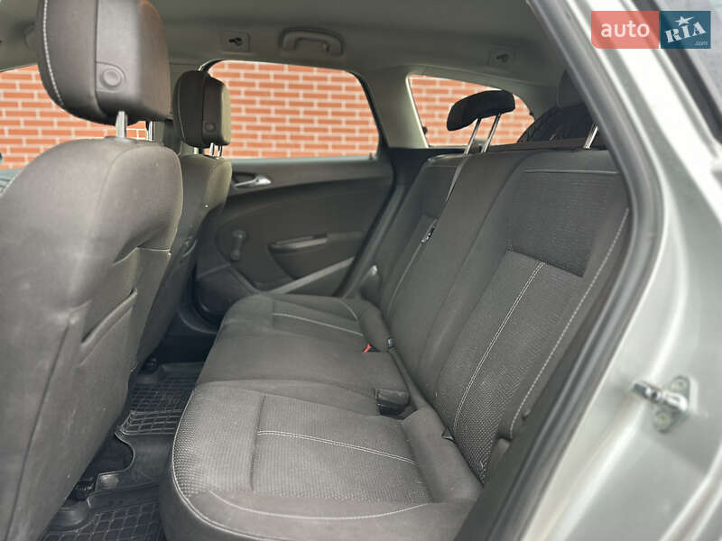 Универсал Opel Astra 2014 в Львове