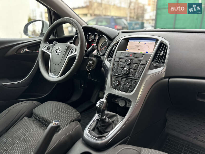 Универсал Opel Astra 2014 в Львове