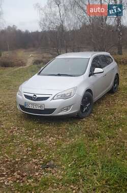 Универсал Opel Astra 2012 в Яворове