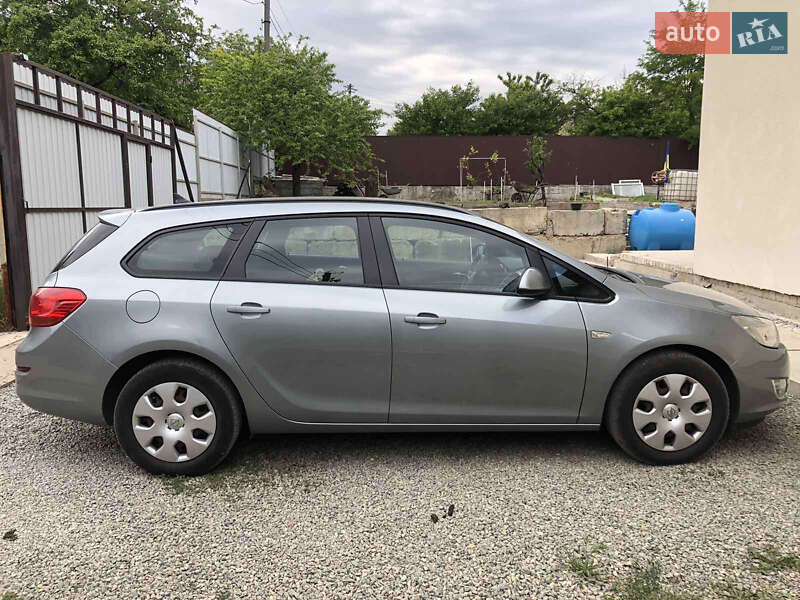 Универсал Opel Astra 2010 в Днепре