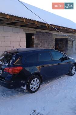 Универсал Opel Astra 2012 в 