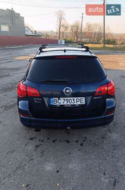 Универсал Opel Astra 2011 в Золочеве