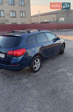 Универсал Opel Astra 2011 в Золочеве