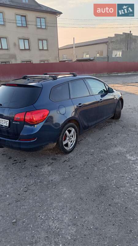 Универсал Opel Astra 2011 в Золочеве