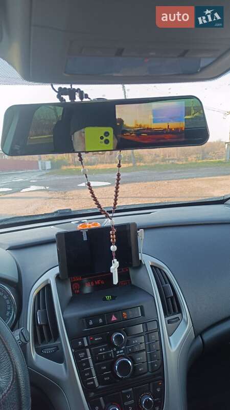 Универсал Opel Astra 2011 в Золочеве