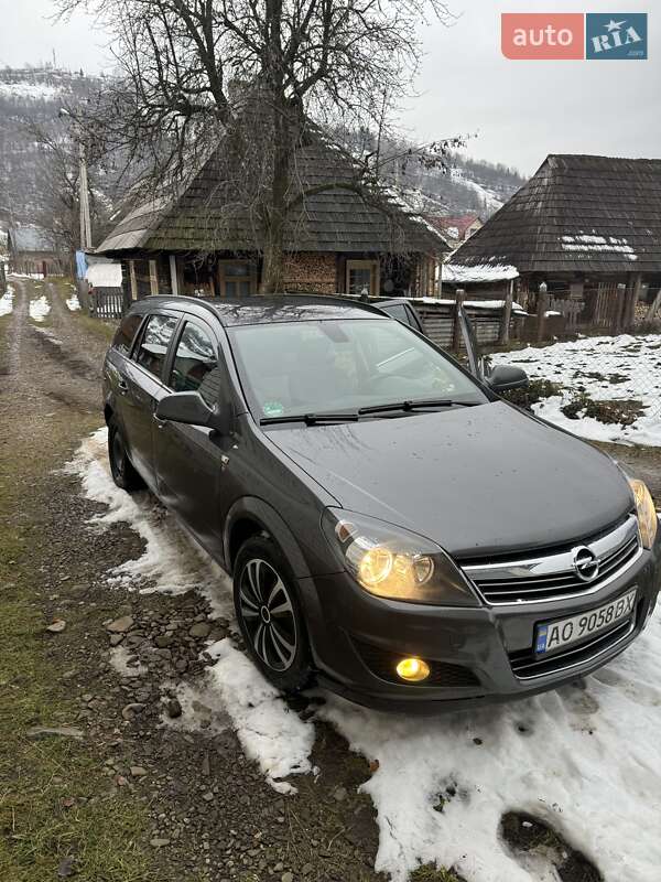 Универсал Opel Astra 2010 в 