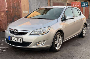 Хетчбек Opel Astra 2010 в Умані