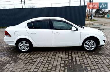 Седан Opel Astra 2012 в Павлограді