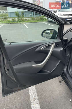 Універсал Opel Astra 2012 в 