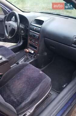 Хэтчбек Opel Astra 1998 в 