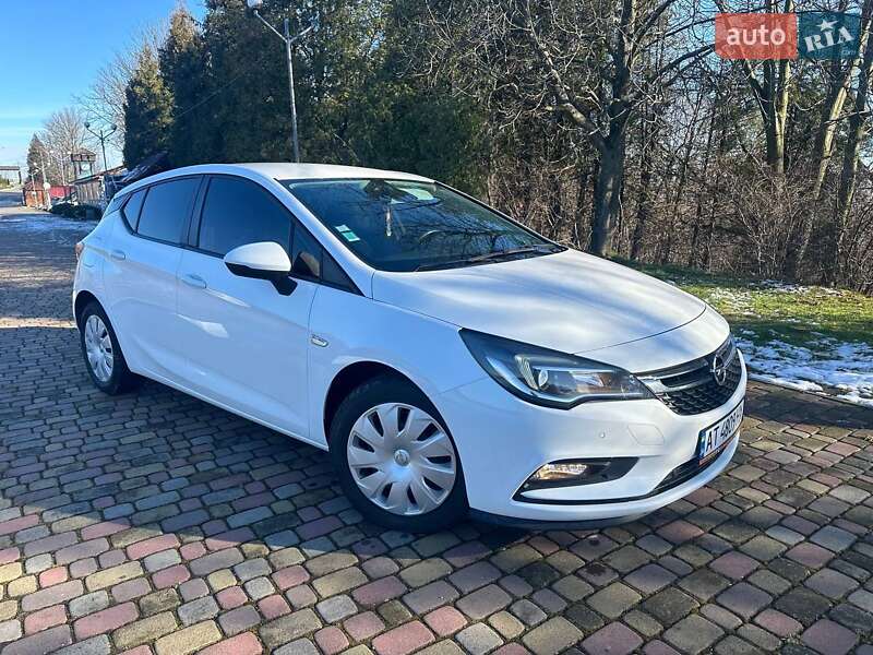 Хэтчбек Opel Astra 2017 в Тлумаче