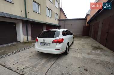 Універсал Opel Astra 2011 в Івано-Франківську