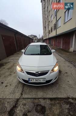 Універсал Opel Astra 2011 в Івано-Франківську