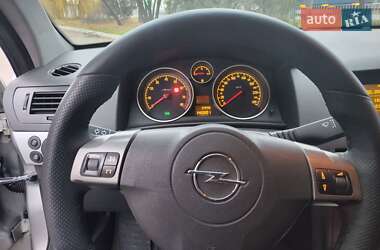 Хэтчбек Opel Astra 2007 в 