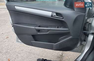 Хэтчбек Opel Astra 2007 в 
