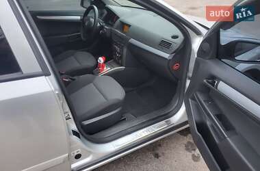 Хэтчбек Opel Astra 2007 в 
