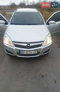 Універсал Opel Astra 2009 в Вараші