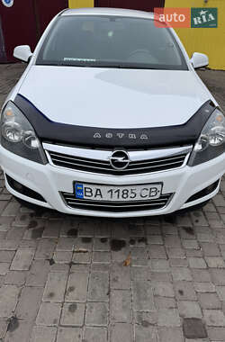 Універсал Opel Astra 2013 в Бобринці