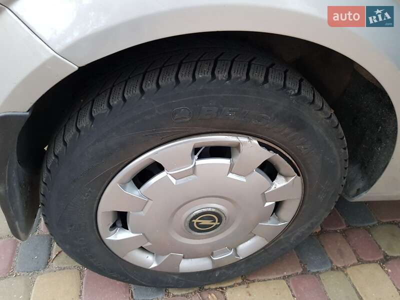 Хэтчбек Opel Astra 2006 в Боровой