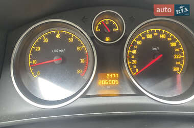 Хэтчбек Opel Astra 2005 в 