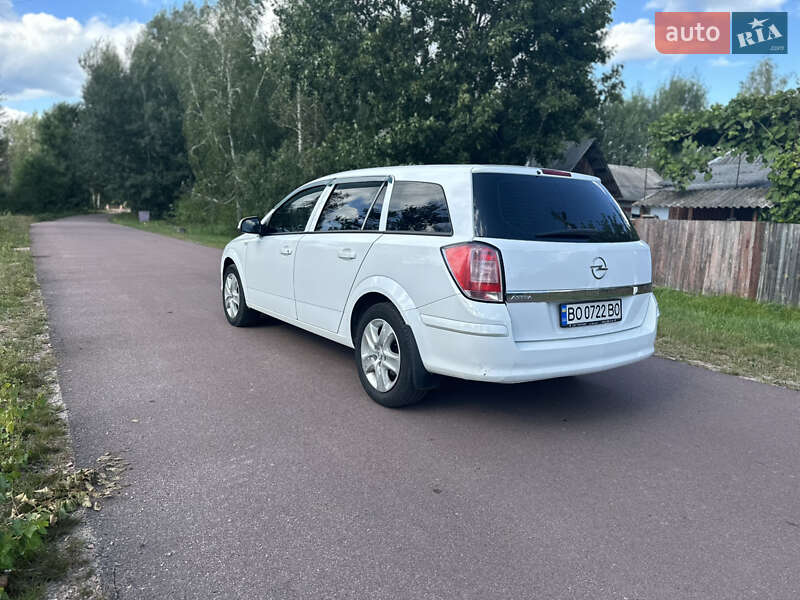 Универсал Opel Astra 2012 в Ивано-Франковске