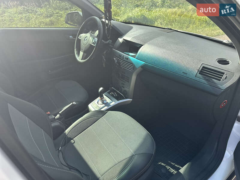 Универсал Opel Astra 2012 в Ивано-Франковске