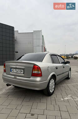 Седан Opel Astra 2006 в Тячеві