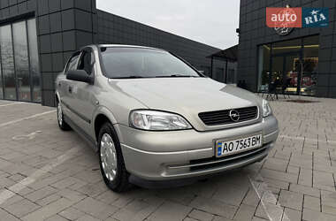 Седан Opel Astra 2006 в Тячеві