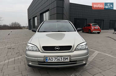 Седан Opel Astra 2006 в Тячеві