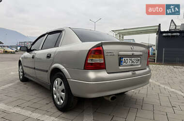 Седан Opel Astra 2006 в Тячеві