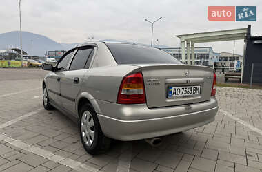 Седан Opel Astra 2006 в Тячеві