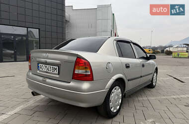 Седан Opel Astra 2006 в Тячеві