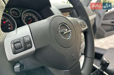 Универсал Opel Astra 2010 в Дрогобыче