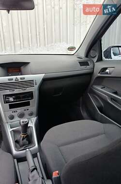 Універсал Opel Astra 2009 в Звягелі