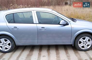 Хэтчбек Opel Astra 2011 в Львове