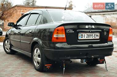 Седан Opel Astra 2008 в Хороле