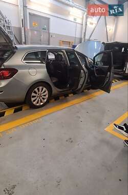 Универсал Opel Astra 2011 в 