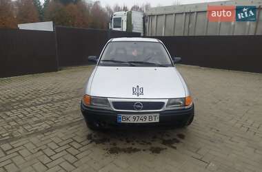 Седан Opel Astra 1995 в Демидівці