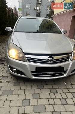 Універсал Opel Astra 2010 в Івано-Франківську