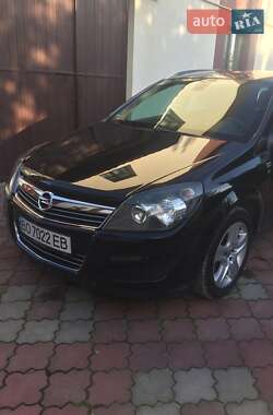 Універсал Opel Astra 2010 в Тернополі