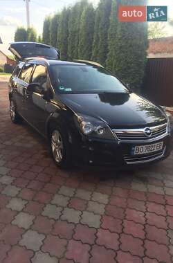 Універсал Opel Astra 2010 в Тернополі