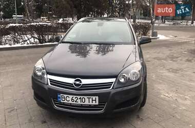 Универсал Opel Astra 2010 в Городке