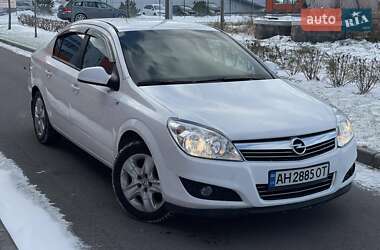 Седан Opel Astra 2012 в Днепре