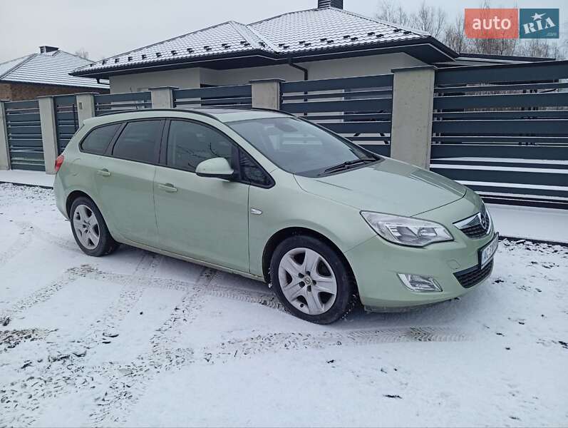 Універсал Opel Astra 2011 в Ковелі