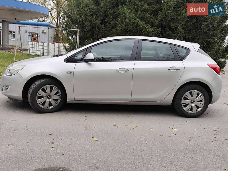 Хэтчбек Opel Astra 2010 в Бердичеве