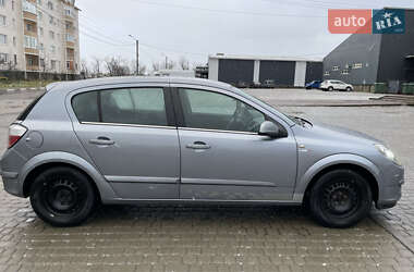 Хетчбек Opel Astra 2004 в Стрию