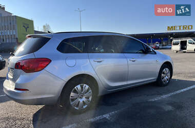 Універсал Opel Astra 2013 в Івано-Франківську