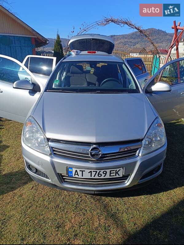 Универсал Opel Astra 2009 в Ивано-Франковске