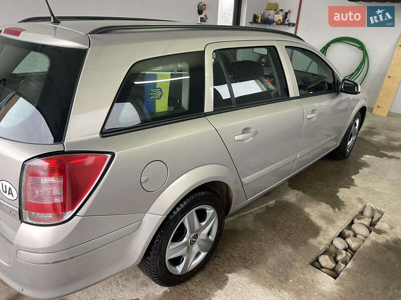 Универсал Opel Astra 2008 в Черновцах