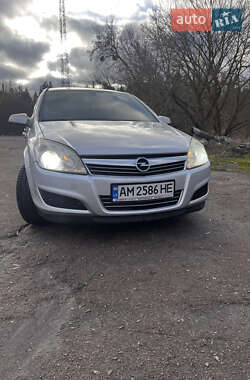 Хэтчбек Opel Astra 2007 в Иванкове